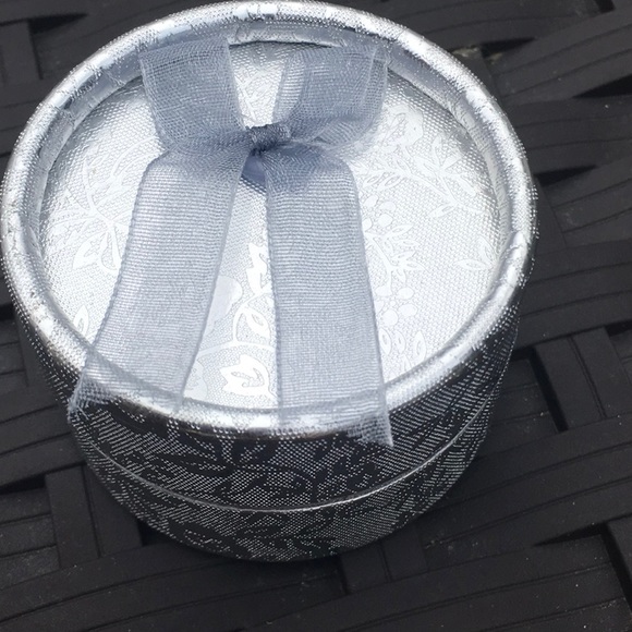 UNIQUELY BEAUTIFUL CUBIC ZIRCONIA EARRINGS 1 left - Picture 8 of 9